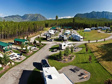חניון ראשון בכניסה המערבית לפארק גליישר