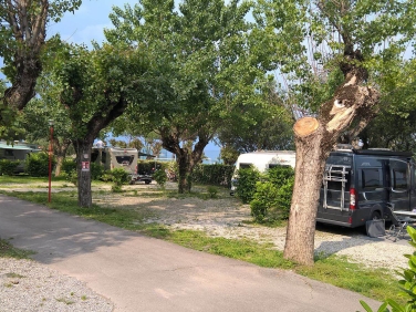 חניון ליד סרמיון