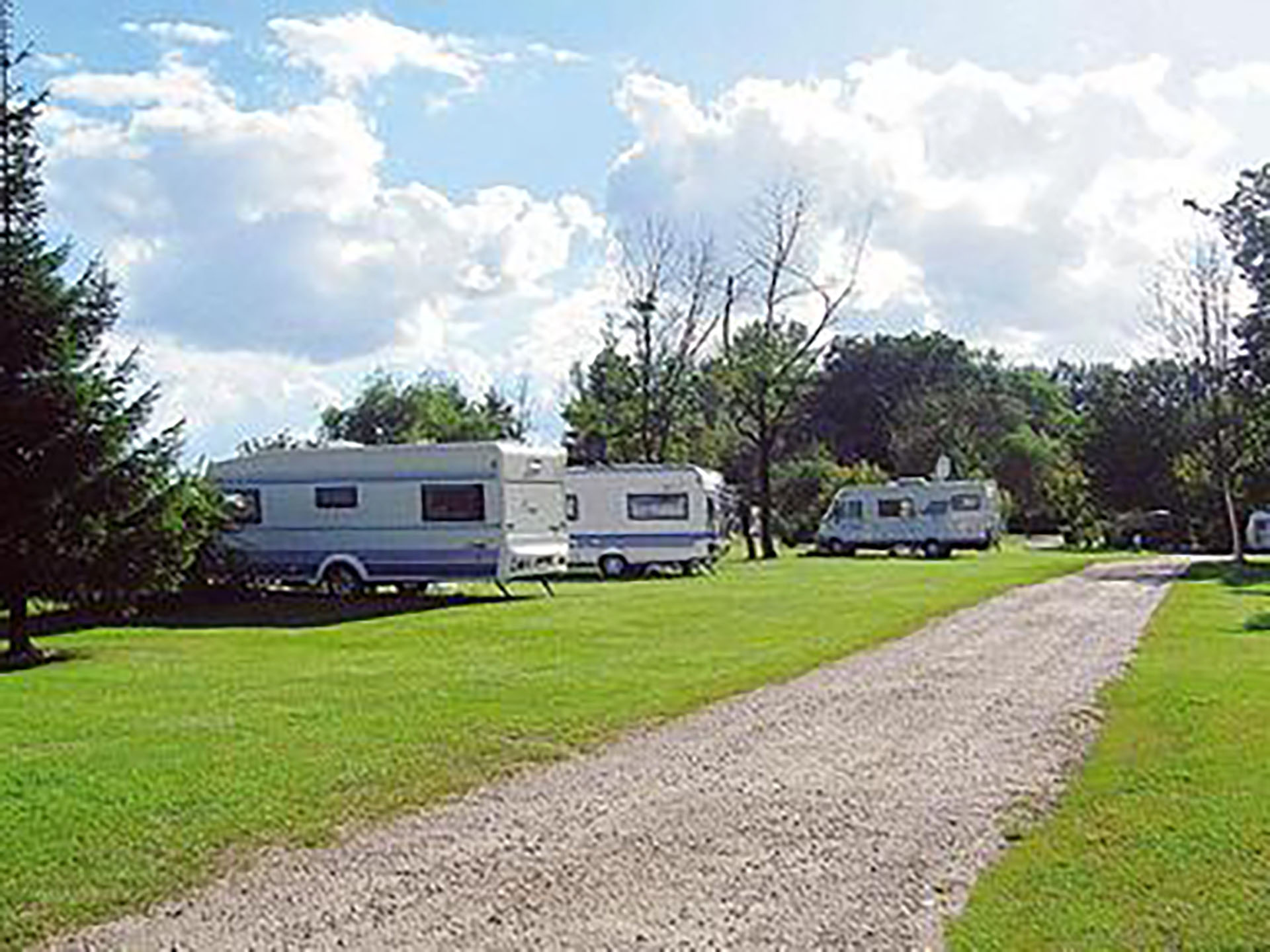חניון על הכביש המהיר בדרך לפריז מצפון