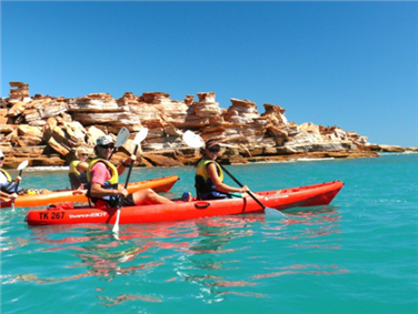 שייט קייאקים בברום