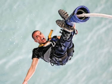 קפיצת באנג'י מגשר קאווראו