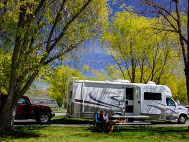 חניון ליד קרייטר אוף דה מון