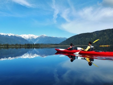 שיט קיאקים בארץ הקרחונים