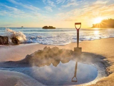 חוף המים החמים