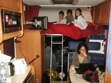 לקחתי את הבית ויצאתי: טיול בקרוואן