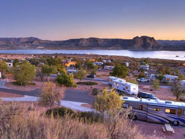 חניון ליד אגם פאוול