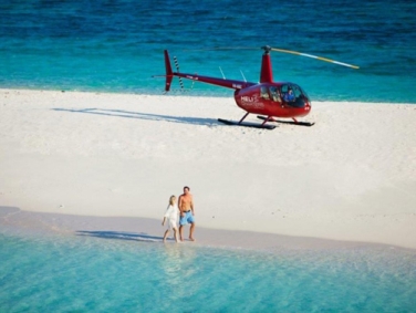 נסיעה בהליקופטר לאי מבודד