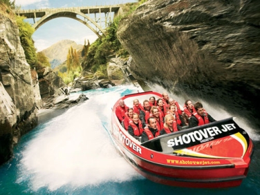 נסיעה בסירת סילון בנהר השוטאובר