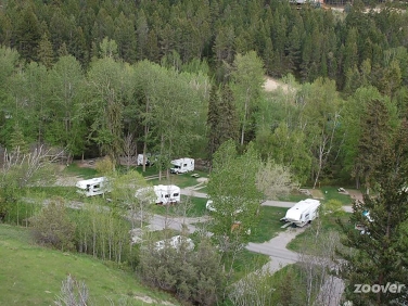חניון ראשון ליד רדיום הוט ספרינגס