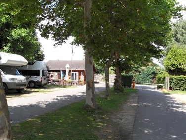 חניון ליד העיירה גרמברגן