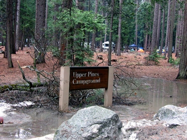 חניון בתוך יוסמיטי עליון