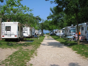 חניון ליד גרדה לנד