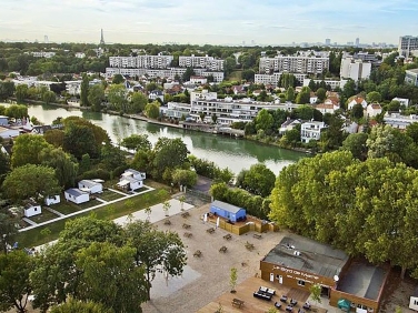 חניון ליד פריז