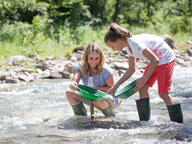 פעילות חיפוש זהב בנחל