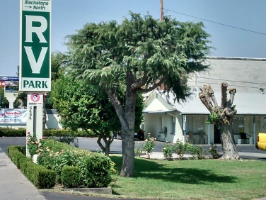 חניון בעיר פרזנו (צמוד לפארק מים) 	