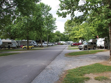 חניון בגולדן מערבית ליאהו