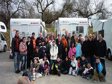 קבוצת טיולי משפחות בקרוואנים